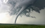 Momento exacto en que imponente tornado toca tierra en Kentucky (VIDEO ...