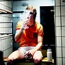 FOTAZA. Johan Cruyff saboreando un cigarrillo en el descanso de un ...