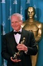 See Past Academy Award Winners Posing With Oscar | Best actor oscar ...