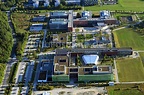 Planegg von oben - Campus- Gebäude der Universität München in Planegg ...