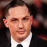 A história de vida da estrela de cinema Tom Hardy | FUZZ MUSIC