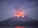 Japan's volcano finally erupted: Kagoshima Sakurajima volcano, smoke ...