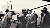 Bislang unveröffentlichtes Bild: Am 6. April 1932 landet Adolf Hitler ...