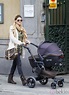 Amaia Salamanca paseando con su hija recién nacida Olivia: Fotos en Bekia
