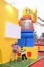 「LEGO快樂能量基地」登陸中環 AIA 嘉年華！必影5米高巨型顆粒禮物盒及扭蛋機 - 新浪香港