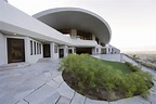 Bob Hope house in Palm Springs, long an architectural footnote ...