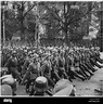 Un desfile de soldados alemanes de las marchas a través de Varsovia ...