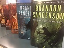 Fotoreseña: Sombras de identidad, de Brandon Sanderson | EL CABALLERO ...