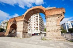 O arco de galério é um monumento do início do século iv na cidade de ...