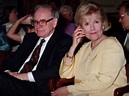 'It's all mental with him': Warren Buffett's late wife revealed why it took the billionaire so ...
