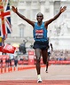 Eliud Kipchoge - Eliud Kipchoge wint Londen Marathon 2018, Mo Farah ...