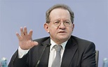 Vítor Constâncio sai do BCE para ganhar reforma de 25 mil euros por mês