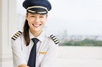 Mujer Piloto Comercial De Buen Aspecto En El Aeropuerto Aviación Imagen ...