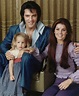 Чудесные снимки Элвиса Пресли с женой Присциллой и их дочерью в 1970 ...