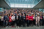 Bundestagswahl 2021: SPD-Gruppenfoto - Karl Lauterbach trägt als ...