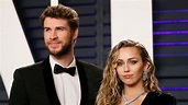 Liam Hemsworth Captured kissing his 23-year-old model girlfriend ...