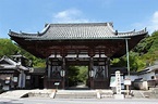 ZEKKEI Japan - 石山寺位於瀨田川西岸的伽藍山山腰，是一座四季繁花盛開的寺廟，因此又名「花之寺」。據說紫式...