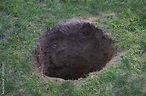 Fotografia do Stock: Deep dirt hole in ground or lawn | Adobe Stock