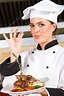 Vrouwelijke chef-kok met heerlijke hand teken — Stockfoto © michaeljung ...