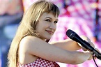 Watch Joanna Newsom 'Look and Despair' in New Song - Spin