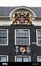 Escudo de Amsterdam sobre la fachada de la casa en Amsterdam, Países ...
