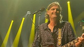 Guitarist Val McCallum has his own story as part of the Jackson Browne ...