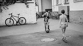 Straßenfußballer Foto & Bild | bw, fußball, spielen Bilder auf ...