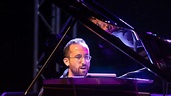 Pianist: Igor Levit bei Benefizkonzert im Berliner Ensemble | ZEIT ONLINE