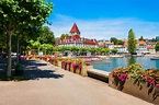 Paseo Y Chateau Douchy En El Lago Ginebra Lausanne Suiza Imagen de ...