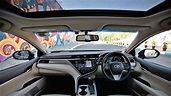 Toyota Camry 2019 Hybrid Interior Car Photos - Overdrive