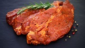 Fleisch marinieren - So wird's gemacht - Haushaltstipps.net