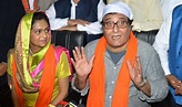Vinod Khanna with his wife Kavita | Veethi