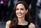 Angelina Jolie, il nuovo look dopo l'asportazione del seno (VIDEO)