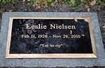 Leslie Nielsen (1926 - 2010) - Find A Grave Photos
