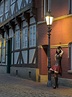 Lili Marleen unter der Laterne Foto & Bild | street, outdoor, girl ...