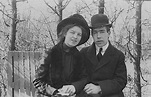 -Niels Bohr e Margrethe Norlund em 1912. Extraída de Niels Bohr Archive ...