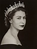 Le premier portrait officiel d’Elizabeth II en 1952 – Noblesse & Royautés