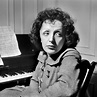 Môme à la voix inimitable, Edith Piaf s'éteignait il y a 50 ans - rts.ch - Culture
