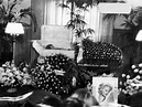 Carole Lombard's Funeral In 1942 - Celebrities who died young Photo ...