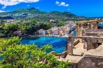 Die italienische Insel Ischia im Golf von Neapel | Urlaubsguru
