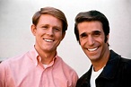 Ron Howard as Richie Cunningham and Henry Winkler as Arthur 'Fonzie ...