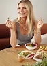 Gwyneth Paltrow revela dieta para se manter jovem: veja como funciona ...