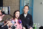 九龍西補選：候選人陳凱欣與丈夫一同投票