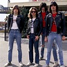 The Ramones: cómo usar una biker jacket según la banda con más estilo ...