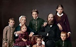 Family-of-Ulyanov-Lenin-1879-Simbirsk.jpg | Биография, Революция, События