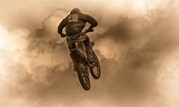 sprung in die wolken Foto & Bild | sport, spezial, motorrad Bilder auf ...