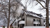 München, Herzogpark: Feuer in Dachstuhl von Mehrfamilienhaus