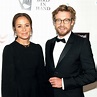 Simon Baker: Esposa, Fumar, Origen, Tatuajes y Patrimonio 2024 - Taddlr