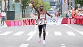 2小時14分58秒! 他成為中國男子馬拉松在奧運會上跑得最快的人 - 時光新聞