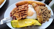 Bandeja Paisa, a comida típica colombiana com arroz e feijão